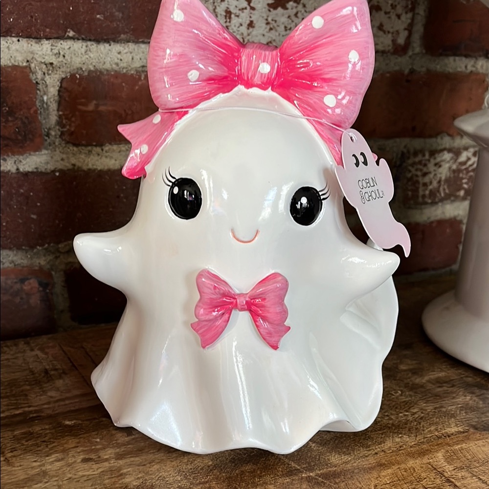 Cute Ghost Figurines with Bows - Picture 3 of 8